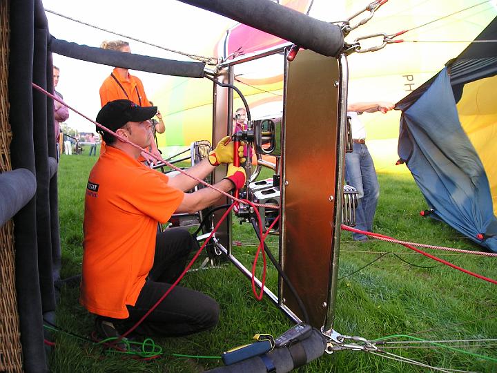Ballonvlucht 24 mei 2007 (22).JPG